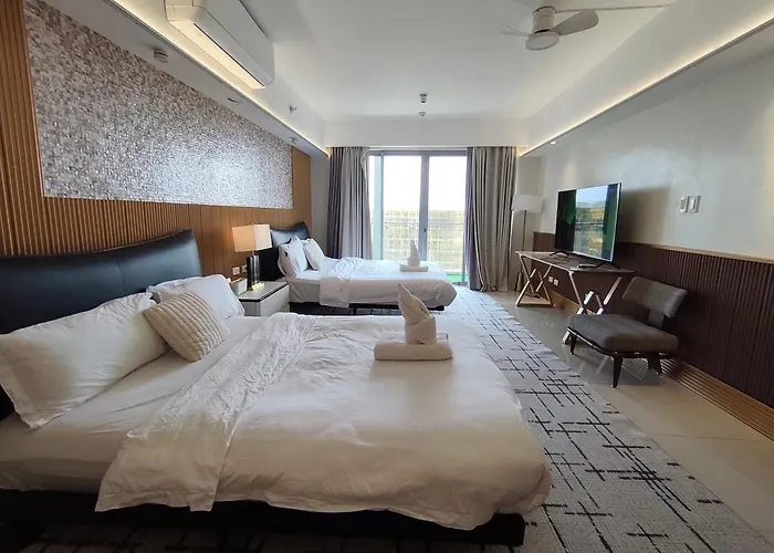 Cozy Sunlit Retreat, Spacious Type Unit In The Of Entertainment * Manila