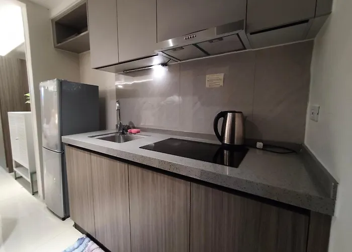 Cozy Sunlit Retreat, Spacious Type Unit In The Of Entertainment *
