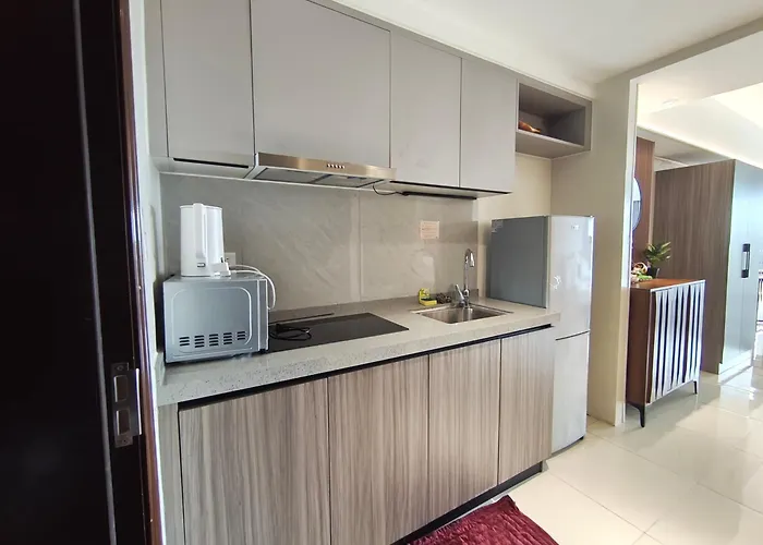 Cozy Sunlit Retreat, Spacious Type Unit In The Of Entertainment * Manila
