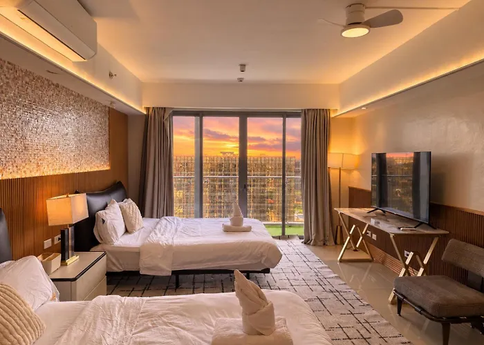 Apartment Cozy Sunlit Retreat, Spacious Type Unit In The Of Entertainment