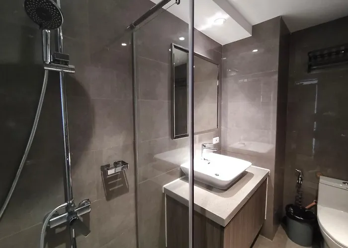 Cozy Sunlit Retreat, Spacious Type Unit In The Of Entertainment Apartment Manila