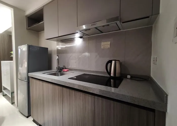 Cozy Sunlit Retreat, Spacious Type Unit In The Of Entertainment *