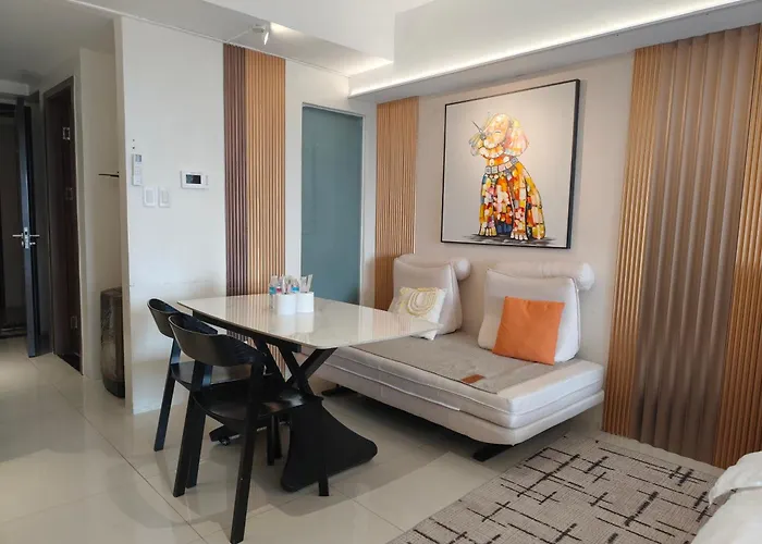 Apartment Cozy Sunlit Retreat, Spacious Type Unit In The Of Entertainment *
