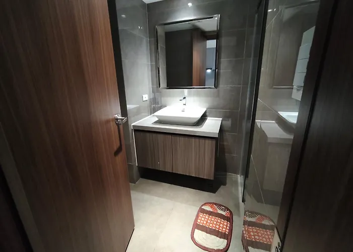 Apartment Cozy Sunlit Retreat, Spacious Type Unit In The Of Entertainment Manila