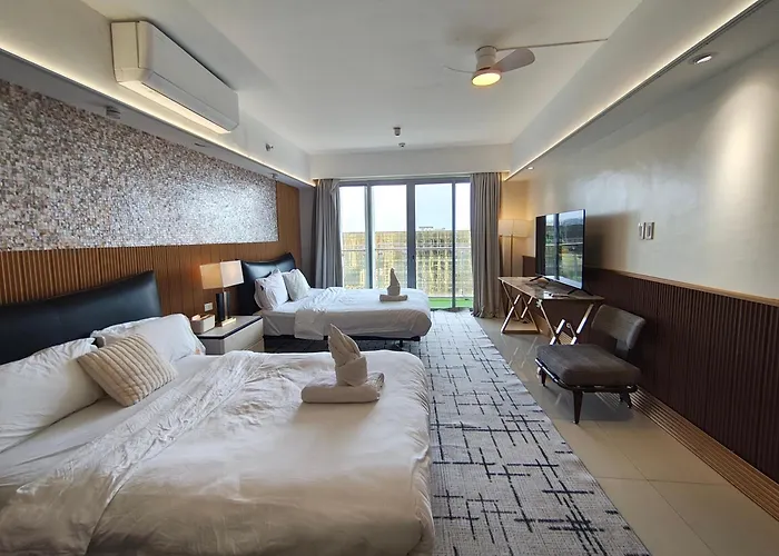 Apartment Cozy Sunlit Retreat, Spacious Type Unit In The Of Entertainment