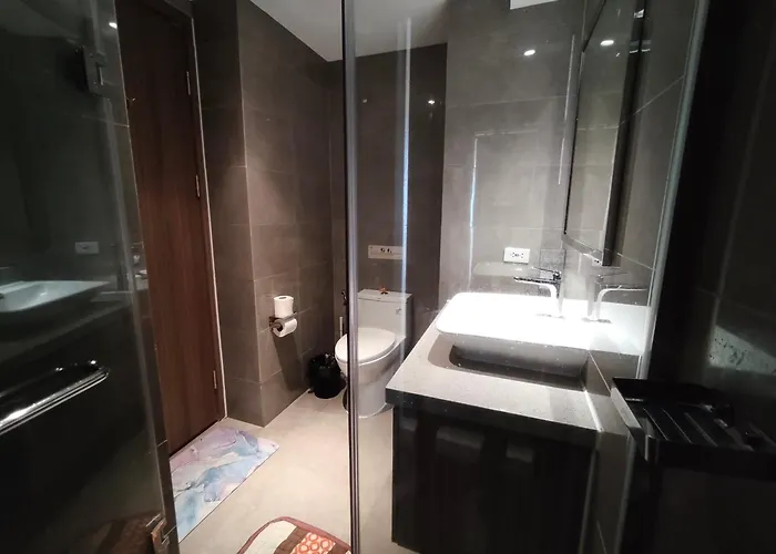 Apartment Cozy Sunlit Retreat, Spacious Type Unit In The Of Entertainment Manila