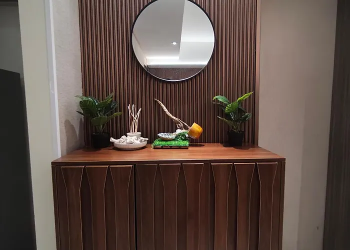 Cozy Sunlit Retreat, Spacious Type Unit In The Of Entertainment * Manila