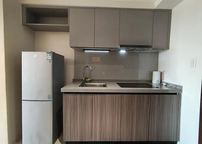 Cozy Sunlit Retreat, Spacious Type Unit In The Of Entertainment Apartment