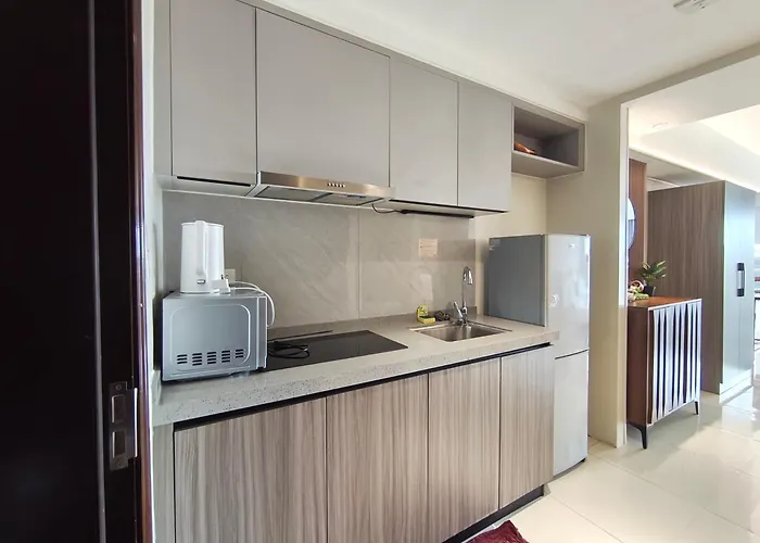 Cozy Sunlit Retreat, Spacious Type Unit In The Of Entertainment * Manila