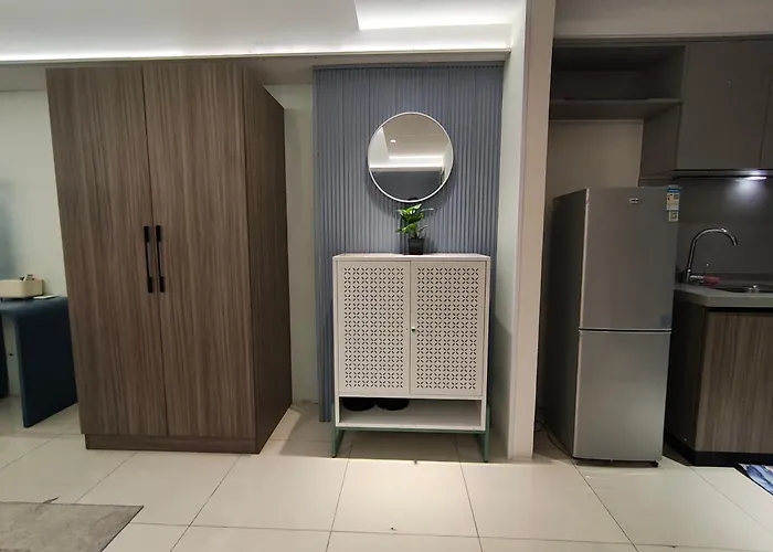 Apartment Cozy Sunlit Retreat, Spacious Type Unit In The Of Entertainment