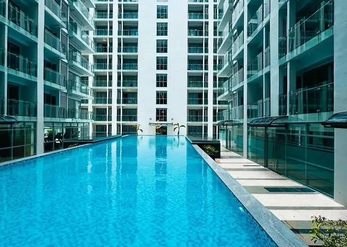 Apartment Cozy Sunlit Retreat, Spacious Type Unit In The Of Entertainment *